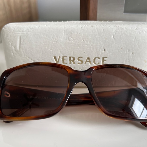 Versace VE 4129B Sunglasses - Picture 4 of 5